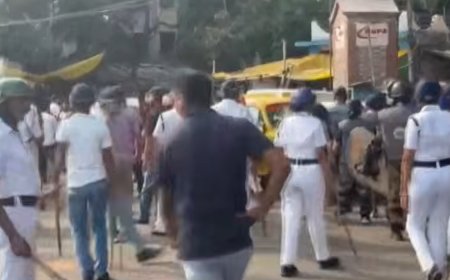 Bulldozer protest meet turns violent in Kolkata | Lathi charge at Park Circus 7-point