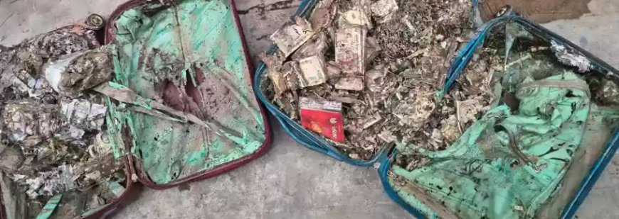 Two bags of cash, with old 500 notes, found from union room of Surendranath college